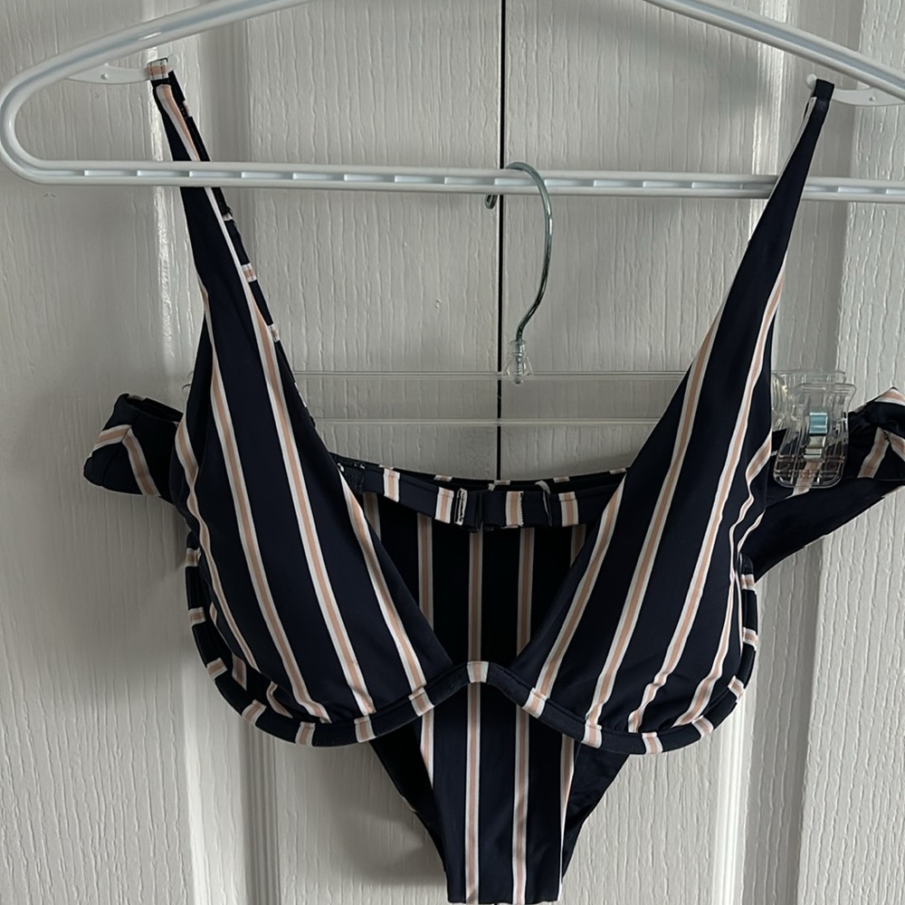 Roxy Bikini - Picture 2 of 10